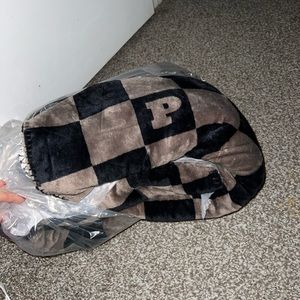 PInk fleece throw blanket